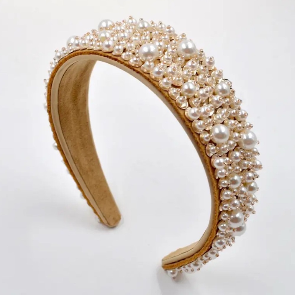 SALE**
Cream Pearl Embellished Hair Accessory